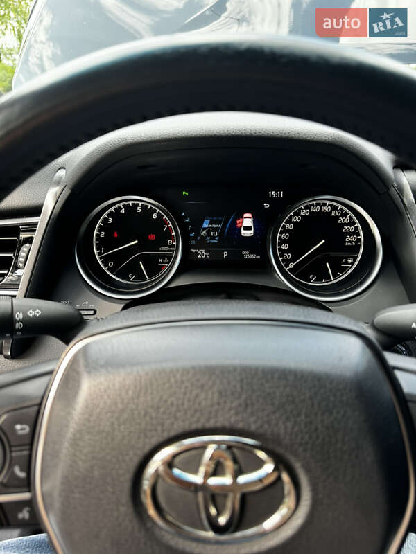 Седан Toyota Camry 2019 в Днепре