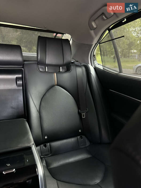 Седан Toyota Camry 2019 в Днепре