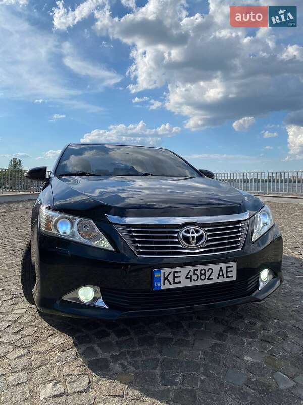 Седан Toyota Camry 2013 в Дніпрі