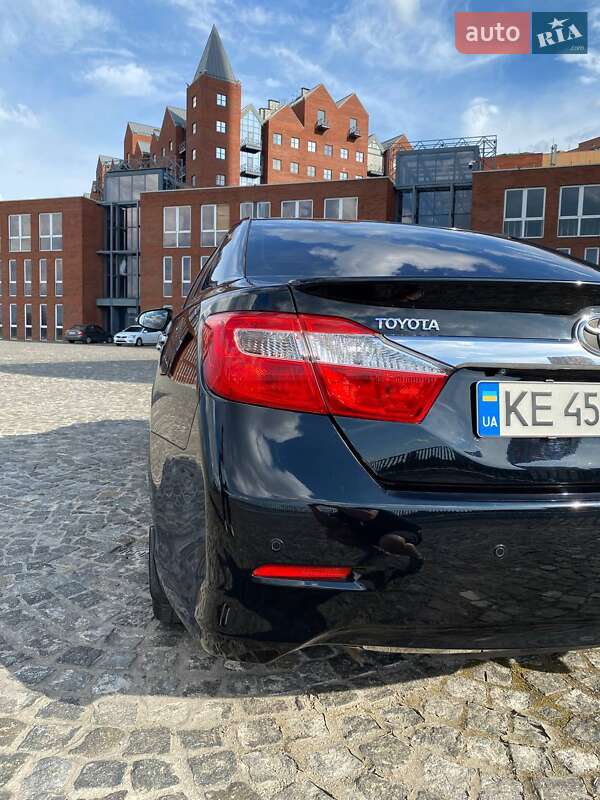 Седан Toyota Camry 2013 в Дніпрі