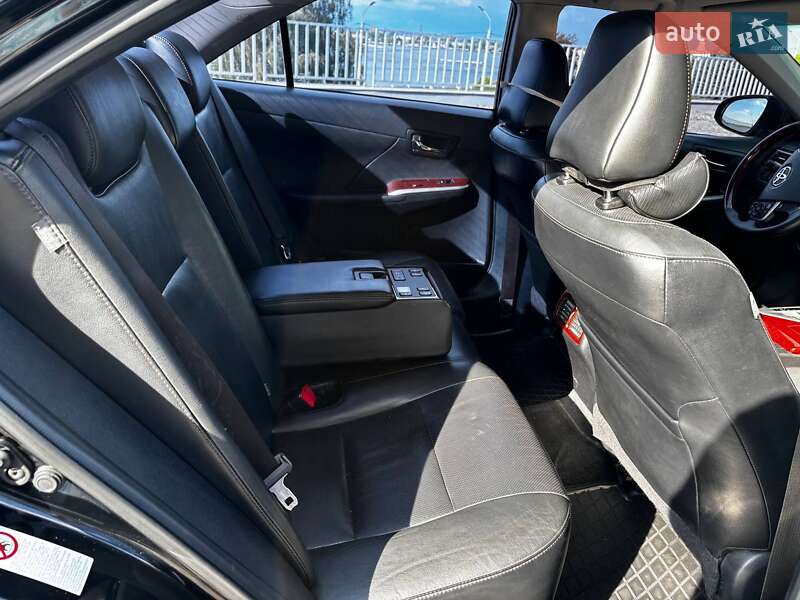 Седан Toyota Camry 2013 в Дніпрі