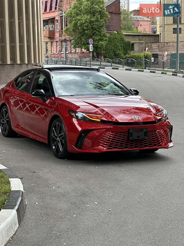 Седан Toyota Camry 2024 в 