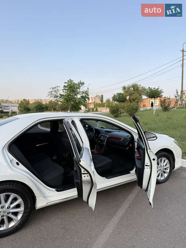 Седан Toyota Camry 2012 в Кривом Роге