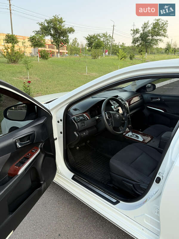 Седан Toyota Camry 2012 в Кривом Роге