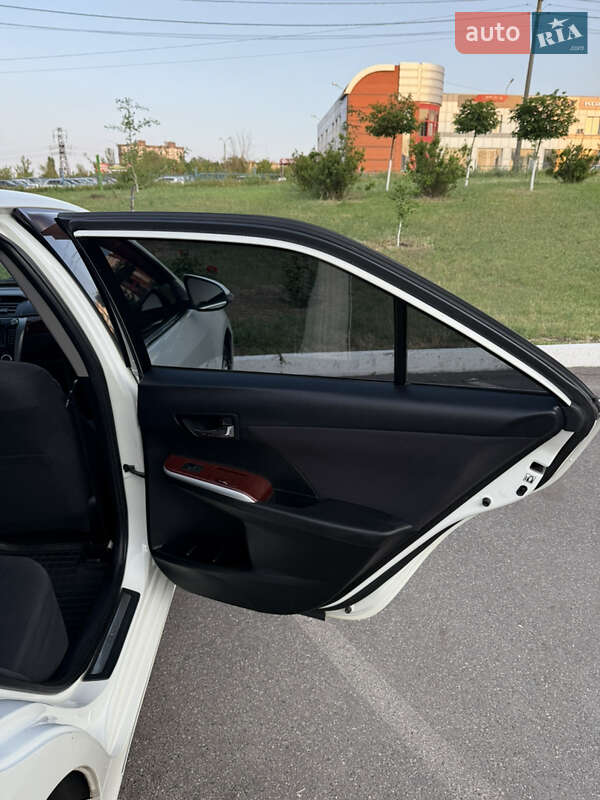 Седан Toyota Camry 2012 в Кривом Роге