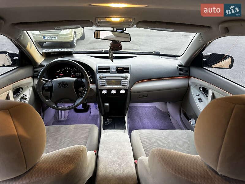 Седан Toyota Camry 2010 в Харькове