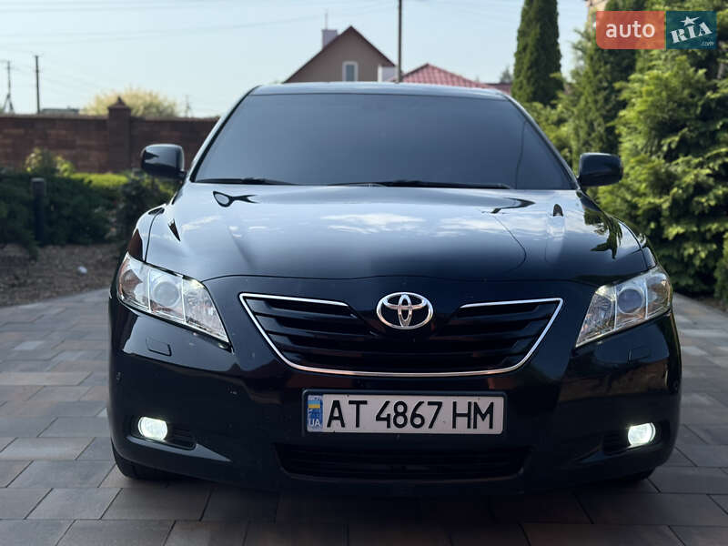 Седан Toyota Camry 2008 в Сарнах