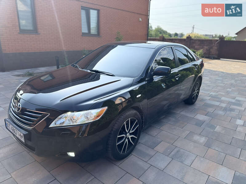 Седан Toyota Camry 2008 в Сарнах