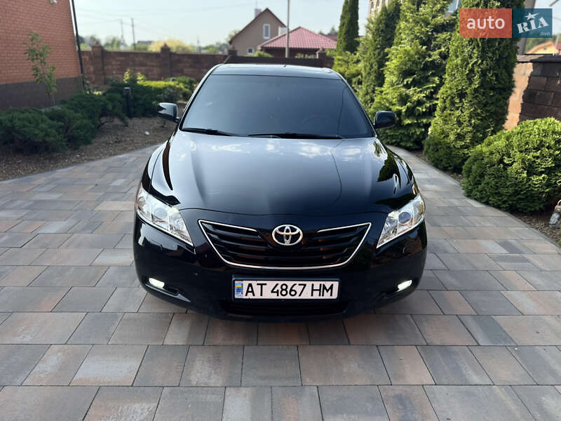 Седан Toyota Camry 2008 в Сарнах