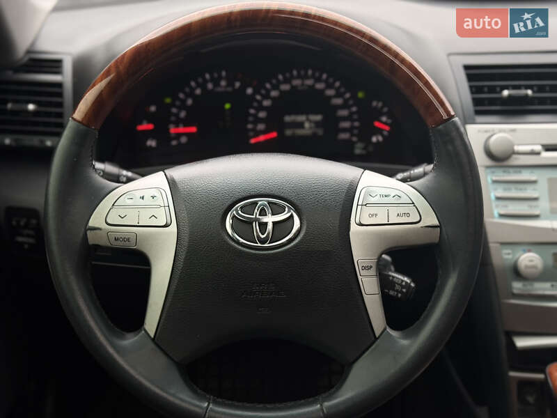 Седан Toyota Camry 2008 в Сарнах