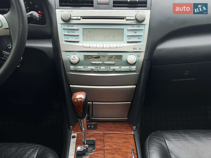 Седан Toyota Camry 2008 в Сарнах