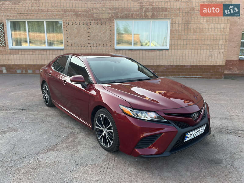 Седан Toyota Camry 2018 в Прилуках