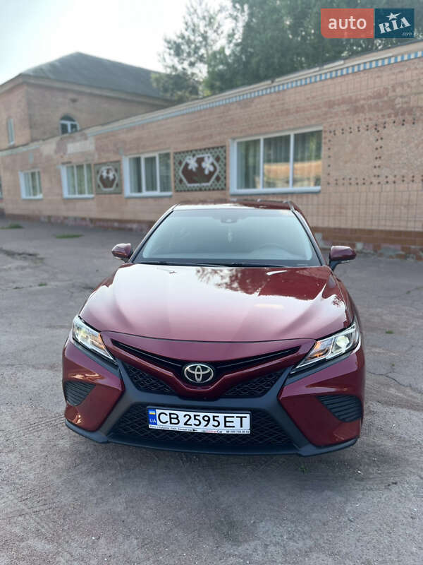 Седан Toyota Camry 2018 в Прилуках