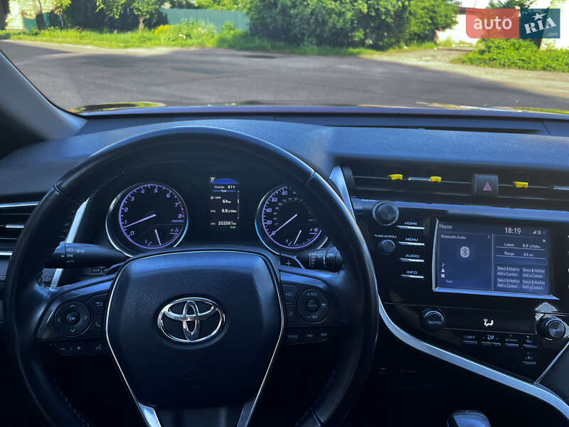 Седан Toyota Camry 2018 в Прилуках