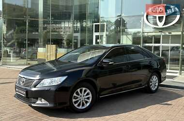 Седан Toyota Camry 2012 в Киеве