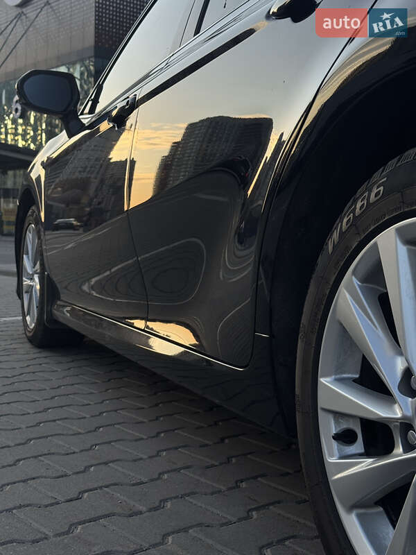 Седан Toyota Camry 2023 в Києві