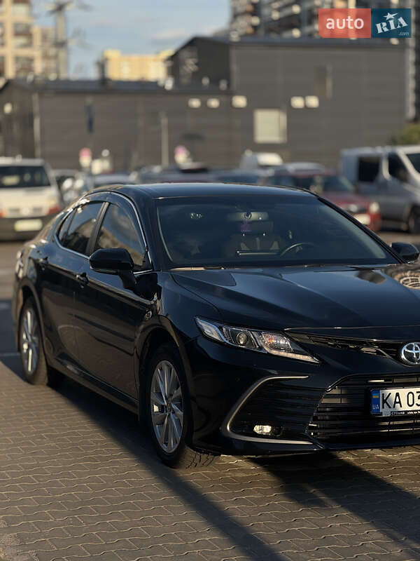 Седан Toyota Camry 2023 в Києві