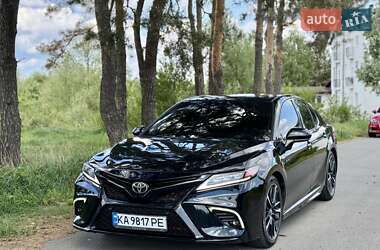 Седан Toyota Camry 2017 в Києві