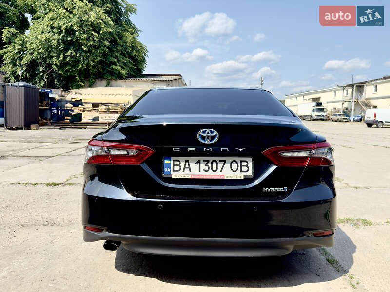 Седан Toyota Camry 2021 в Харькове