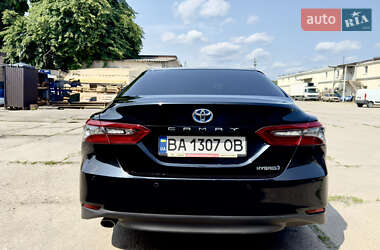 Седан Toyota Camry 2021 в 