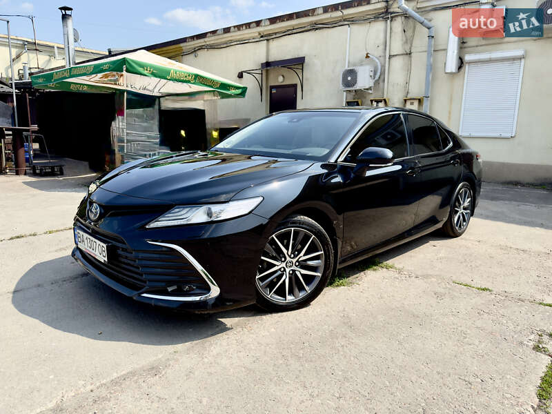Седан Toyota Camry 2021 в Харькове