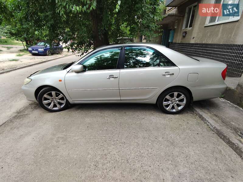 Седан Toyota Camry 2003 в Рені