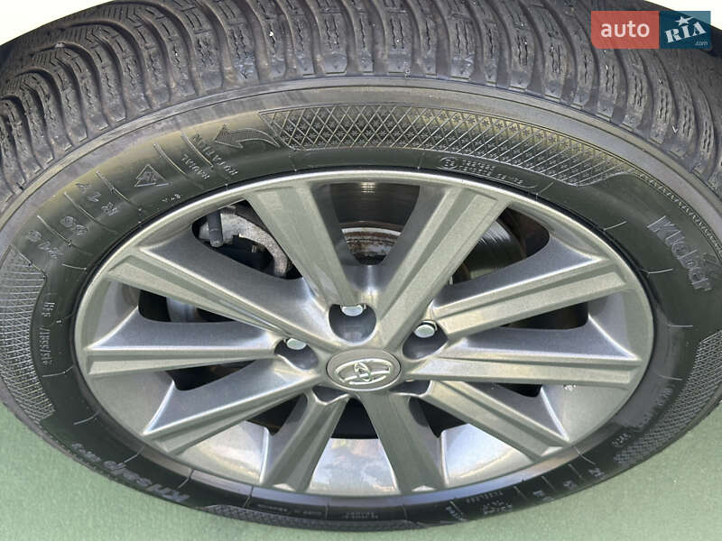 Седан Toyota Camry 2012 в Харькове