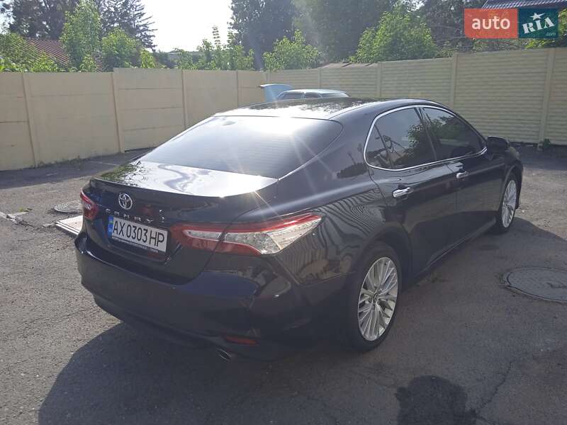 Седан Toyota Camry 2019 в Харкові
