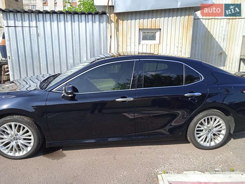 Седан Toyota Camry 2019 в Харкові
