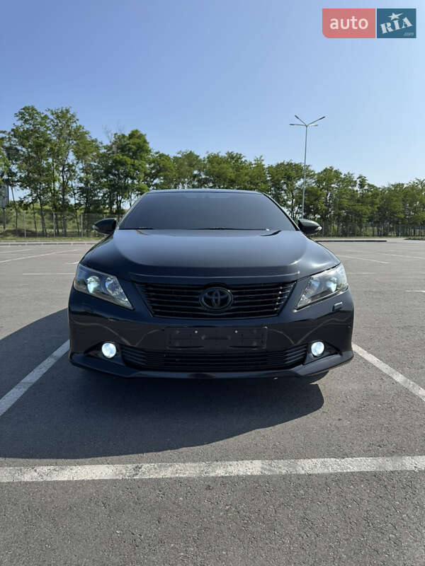 Седан Toyota Camry 2012 в Дніпрі