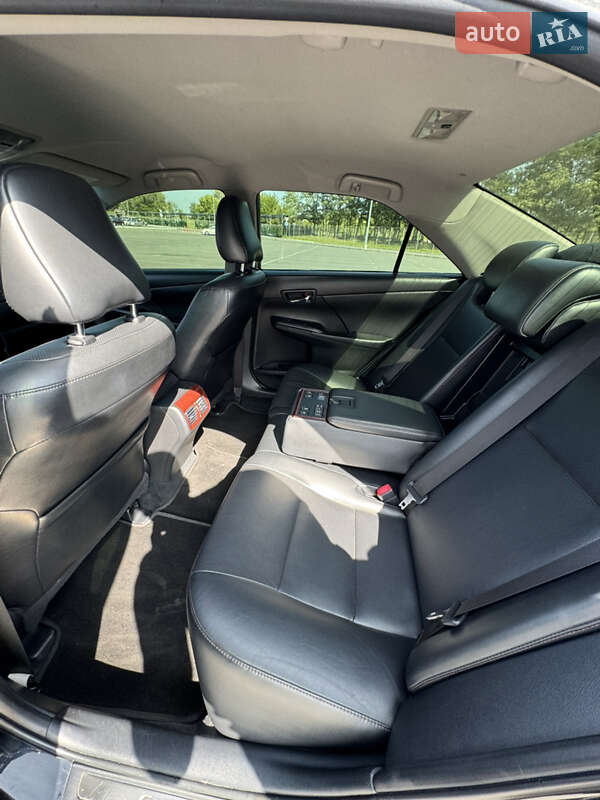 Седан Toyota Camry 2012 в Дніпрі