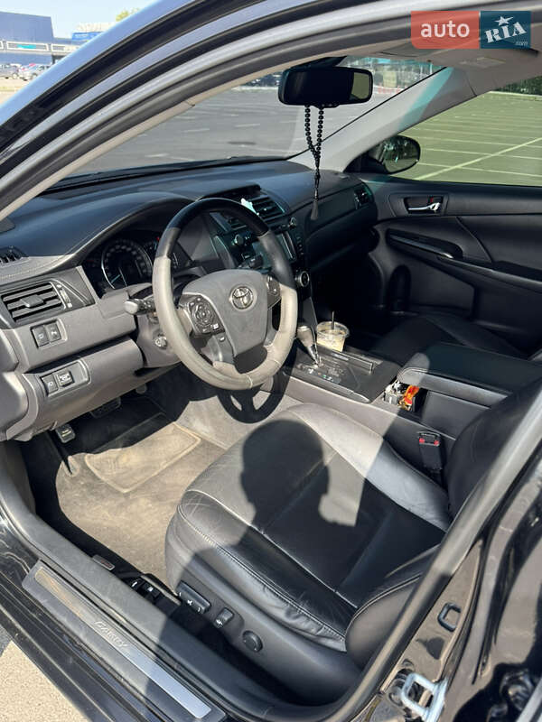 Седан Toyota Camry 2012 в Дніпрі