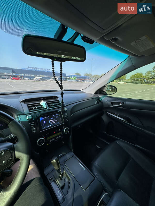 Седан Toyota Camry 2012 в Дніпрі