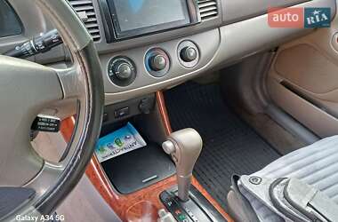 Седан Toyota Camry 2004 в 