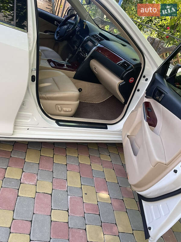 Седан Toyota Camry 2014 в Кременчуге