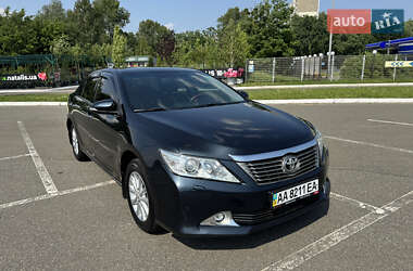 Седан Toyota Camry 2012 в Киеве