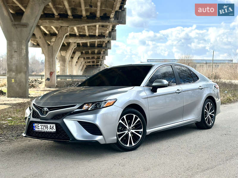 Седан Toyota Camry 2019 в Днепре
