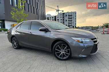 Седан Toyota Camry 2017 в Ровно
