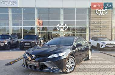 Седан Toyota Camry 2019 в Києві