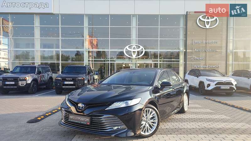Toyota Camry 2019