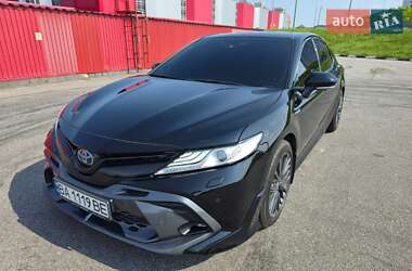 Седан Toyota Camry 2019 в Києві