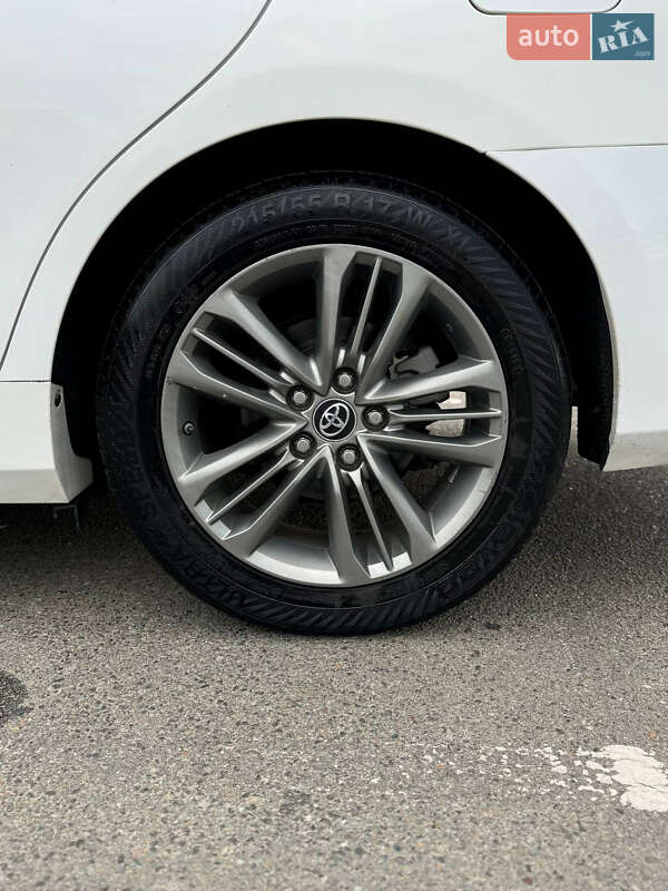 Седан Toyota Camry 2016 в Балаклії