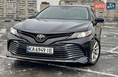 Седан Toyota Camry 2019 в Києві