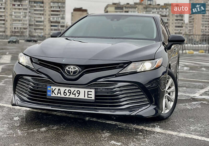 Седан Toyota Camry 2019 в 