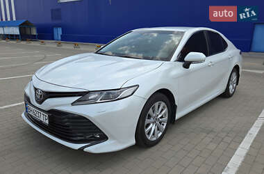 Седан Toyota Camry 2019 в Виннице