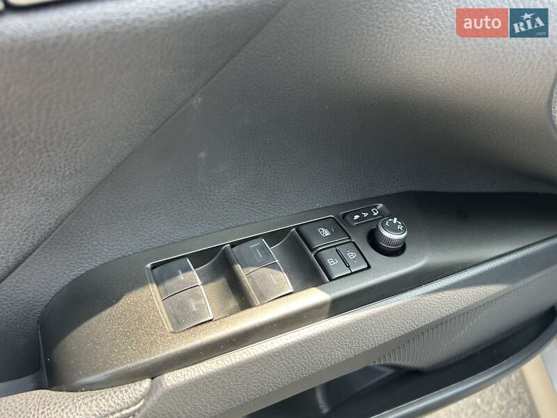 Седан Toyota Camry 2024 в Одесі