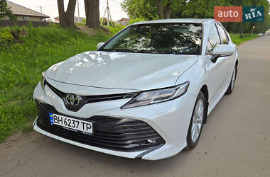 Седан Toyota Camry 2019 в Виннице