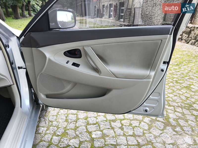 Седан Toyota Camry 2008 в Козятині