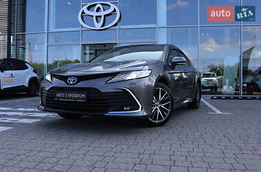 Седан Toyota Camry 2024 в Рівному