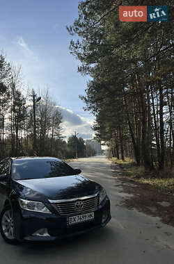 Седан Toyota Camry 2013 в Шепетовке